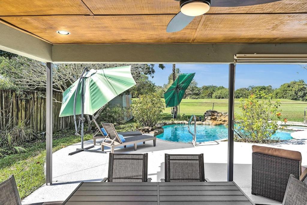 Pool Heat I Firepit And Bbq I 75"Tv I Foosball I 581Mbps Cooper City Exterior photo